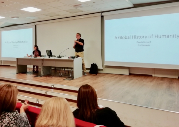 The geo-history textbook: for involved, critical and self-reflective teachers